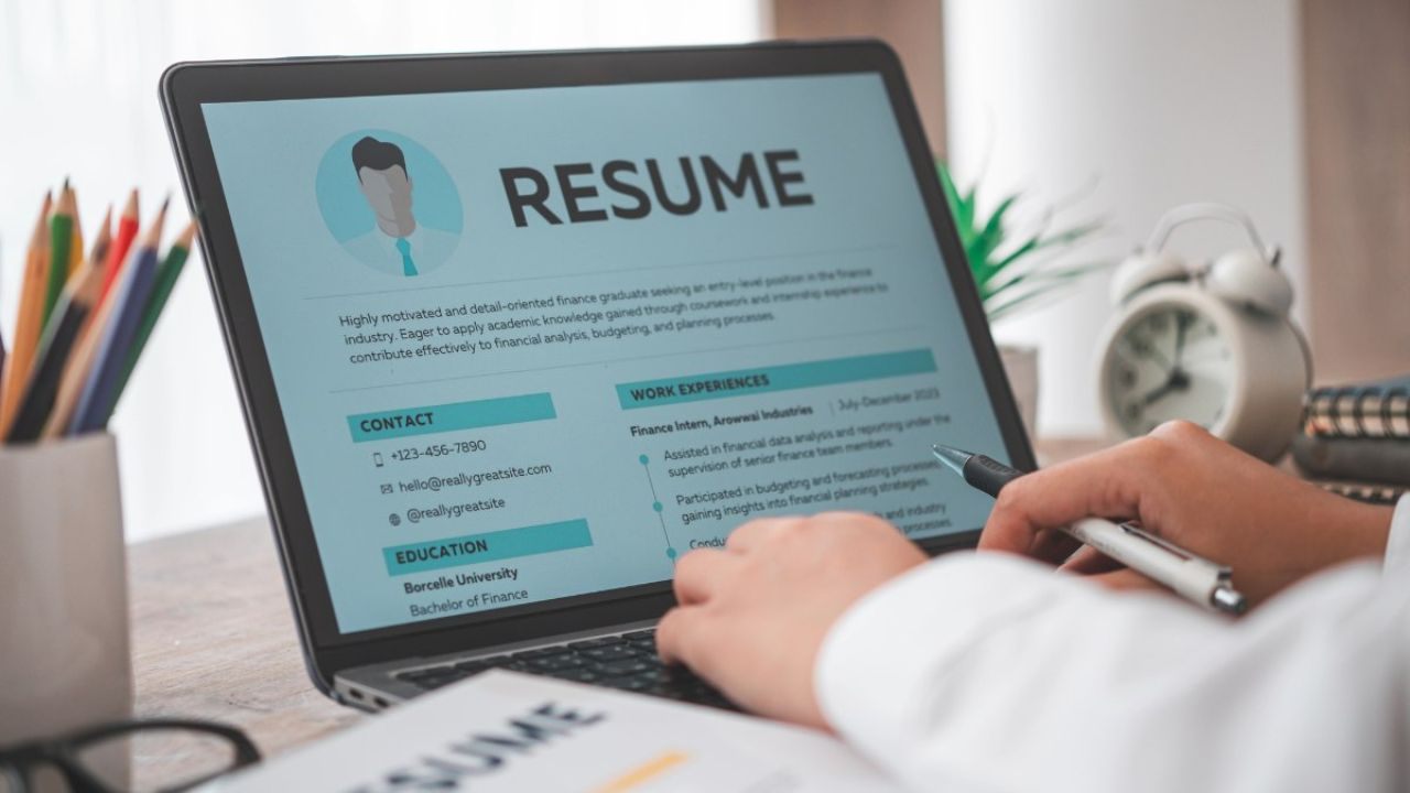 How to Build a Professional Resume That Gets You Hired for Remote Roles