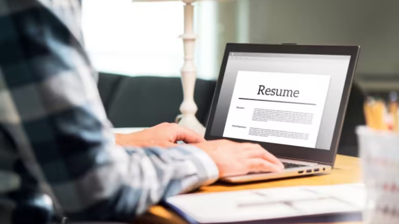 How to Build a Professional Resume That Gets You Hired for Remote Roles