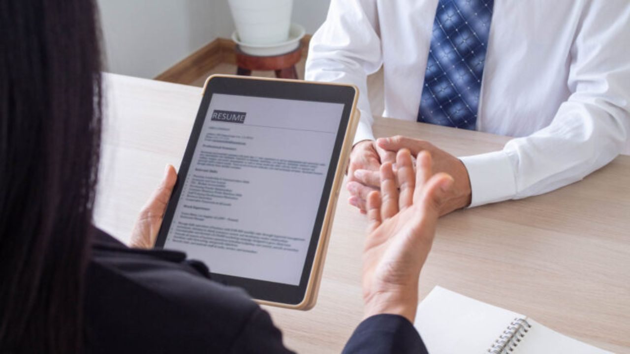 How to Build a Professional Resume That Gets You Hired for Remote Roles